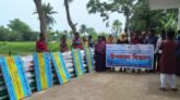 তালায় চাষিদের মাঝে উপকরণ বিতরণে অনিয়মের অভিযোগ