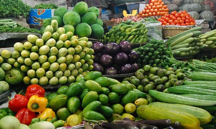 বাজারে শীতের সবজি, কমতে শুরু করেছে দাম