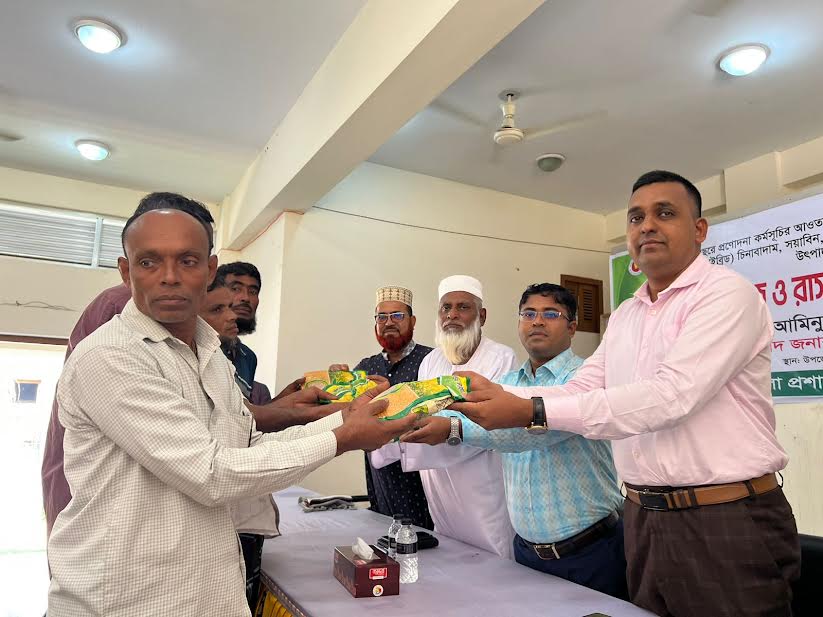 বাউফলে প্রণোদনার বীজ ও সার বিতরণ