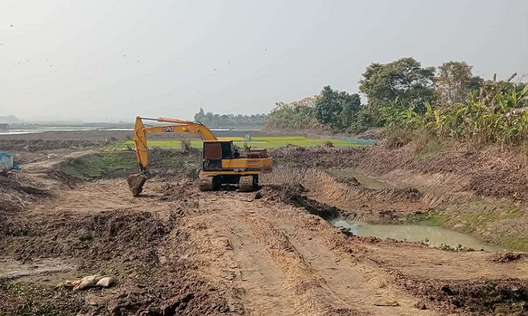 ফসলি জমির মাটি কাটার মহোৎসব: হুমকিতে কৃষি
